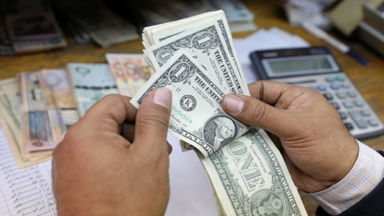 تحركات مفاجئة.. سعر الدولار أمام الجنيه المصري في تعاملات السبت 7 فبراير 2026